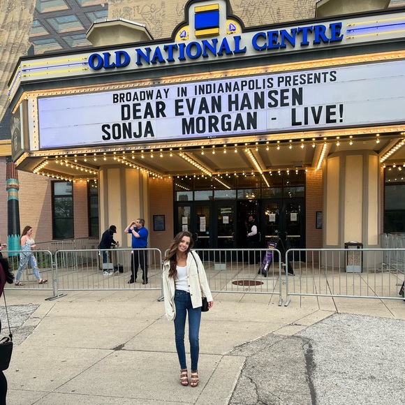 Meet your Posher, Laura - Picture 2 of 2